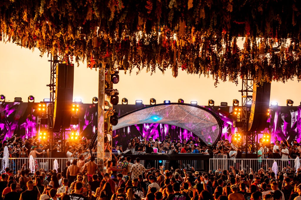 Palco Cristal Garden do festival Tomorrowland Brasil.